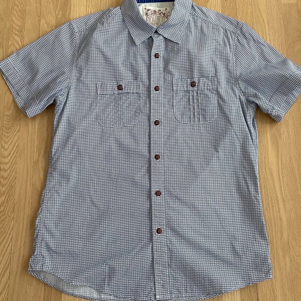 Trovata short sleeve pintuck travel cruise beach golf navy white men’s button up